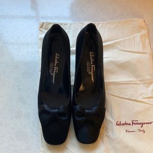 Salvatore Ferragamo womens satin dress shoes size 8